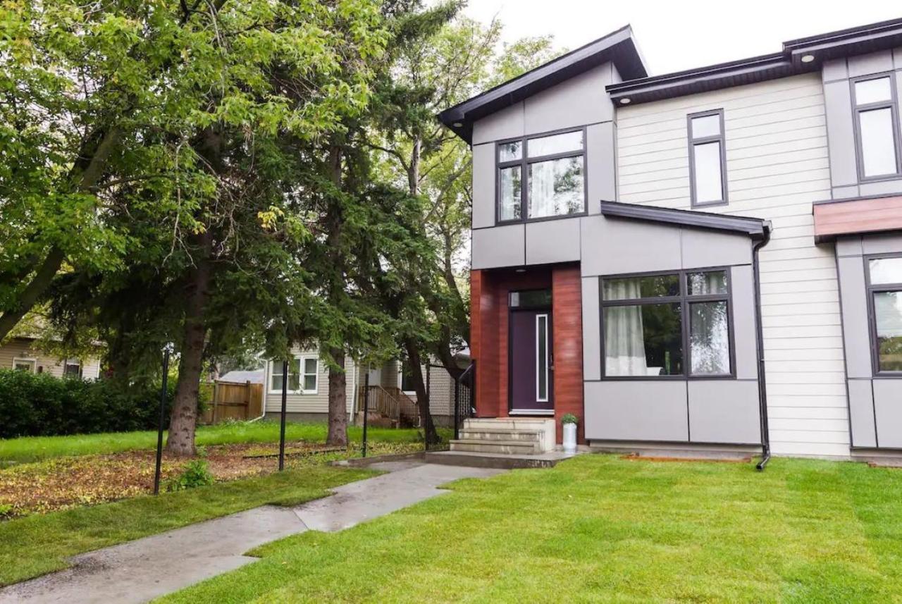 Contemporary Farmhouse Home - King Bed - Double Garage Parking - Free Wifi & Netflix - Long Stays Welcome Edmonton Zewnętrze zdjęcie